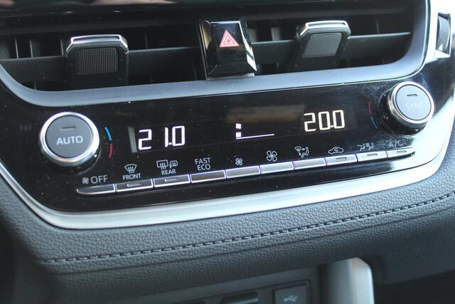 Toyota COROLLA Cross 2.0 Hybrid 200 Style Plus AWD | Rijklaar | Trekhaak | Stoel-/stuurverw. | El.achterklep | LED | Keyless | Navi | Apple/Android | Camera