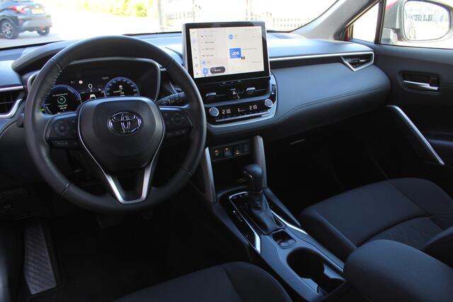 Toyota COROLLA Cross 2.0 Hybrid 200 Style Plus AWD | Rijklaar | Trekhaak | Stoel-/stuurverw. | El.achterklep | LED | Keyless | Navi | Apple/Android | Camera