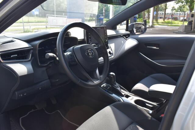 Toyota COROLLA 1.8 Hybrid Dynamic Bi-Tone | Carplay Navi | Camera | Stoelverwarming | 12 mnd BOVAG garantie Whatsapp 06-53188999