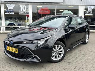toyota-corolla-touring-sports-hybri