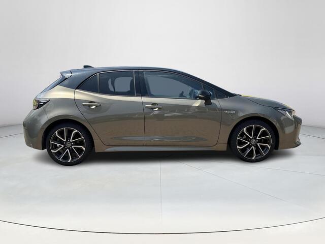 Toyota COROLLA 1.8 Hybrid Executive | Trekhaak | Navigatie | Dode hoek waarschuwing | 18 inch LM-velgen |