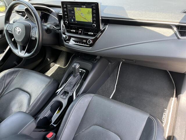 Toyota COROLLA 1.8 Hybrid Executive | Trekhaak | Navigatie | Dode hoek waarschuwing | 18 inch LM-velgen |