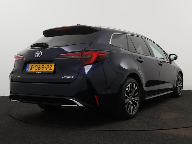 Toyota COROLLA Touring Sports 1.8 Hybrid First Edition | Parkeersensoren | Draadloze Telefoonlader | Voorstoelen Verwarmd |
