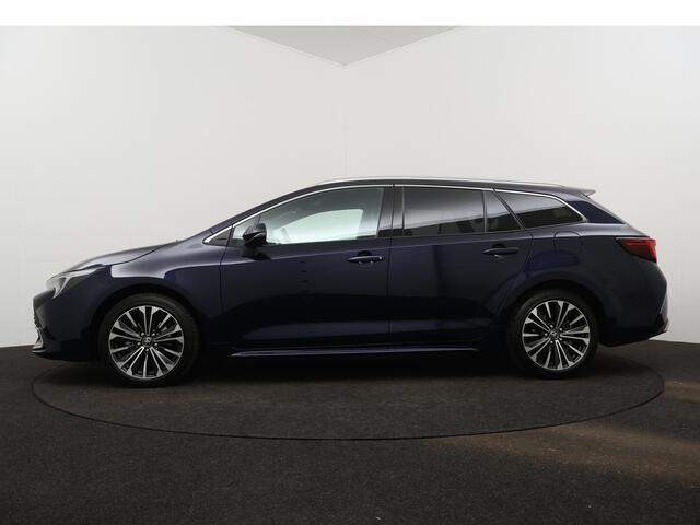 Toyota COROLLA Touring Sports 1.8 Hybrid First Edition | Parkeersensoren | Draadloze Telefoonlader | Voorstoelen Verwarmd |