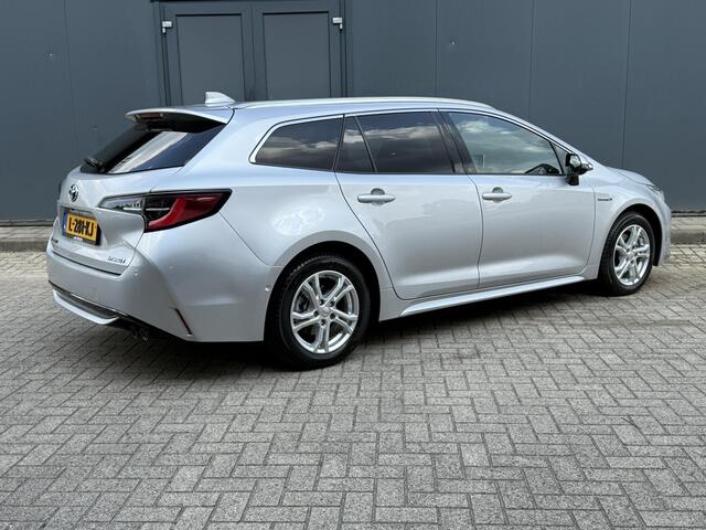 Toyota COROLLA Touring Sports 2.0 Hybrid Executive Automaat / Navigatie / Cruise Control / Head-up / All-Season Banden / Camera / Bluetooth / Stoelverwarming / Elektrische Achterklep