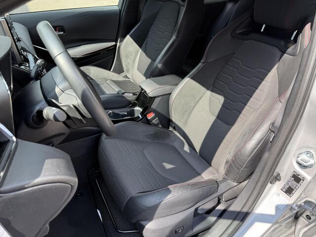 Toyota COROLLA Touring Sports 2.0 Hybrid Executive Automaat / Navigatie / Cruise Control / Head-up / All-Season Banden / Camera / Bluetooth / Stoelverwarming / Elektrische Achterklep