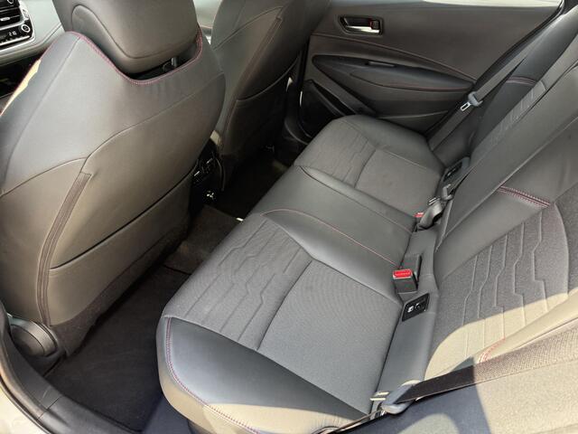 Toyota COROLLA Touring Sports 2.0 Hybrid Executive Automaat / Navigatie / Cruise Control / Head-up / All-Season Banden / Camera / Bluetooth / Stoelverwarming / Elektrische Achterklep