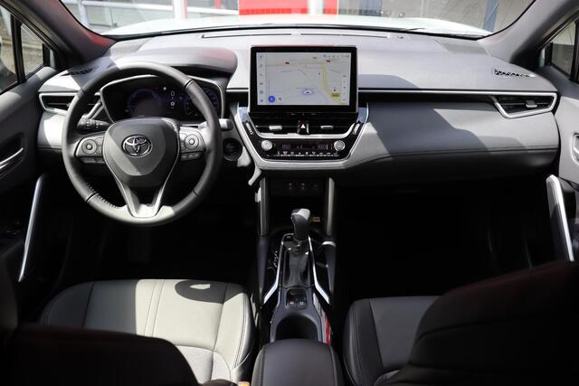Toyota COROLLA Cross Hybrid 200 Style, ¤1750 Inruilpremie, BSM, Apple Carplay & Android Auto, Stoelverwarming, Navigatie, Parkeersensoren voor en achter!