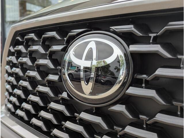 Toyota COROLLA Cross Hybrid 140 Style | BSM | ACC | PDC V+A | Stoel- stuurverwarming | Elek. achterklep | Qi-lader | Camera