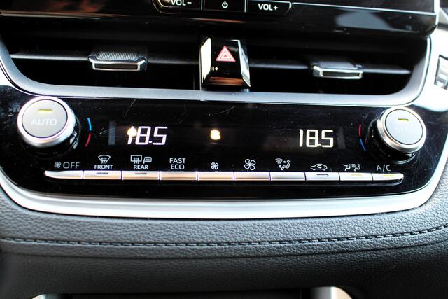 Toyota COROLLA Cross Hybrid 140 Dynamic I APPLE CAR I CAMERA I ADP CRUISE I