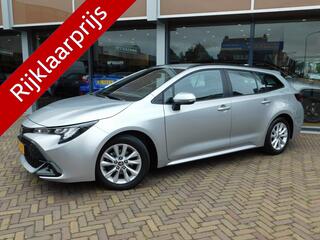 toyota-corolla-touring-sports-hybri