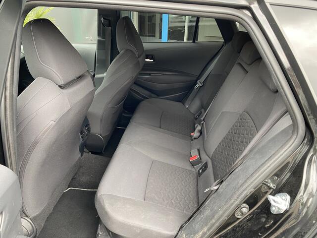 Toyota COROLLA Touring Sports 1.8 Hybrid Business Plus Trekhaak Winterbanden