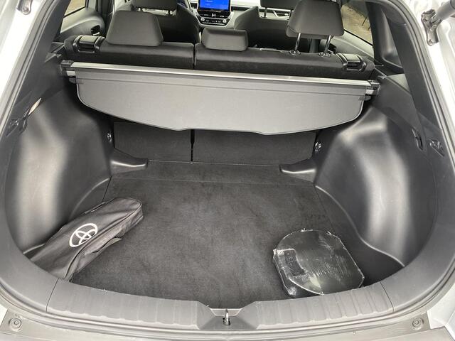 Toyota COROLLA Cross Hybrid 140 Active edition Navigatie, Elektrische achterklep, LM Velgen, LMV, all-season banden, smart Key
