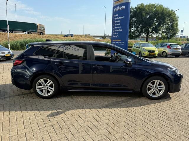 Toyota COROLLA 1.8 HYBRID 122PK SPORT AUTOMAAT NAVI PDC LMV SMART SAFETY+