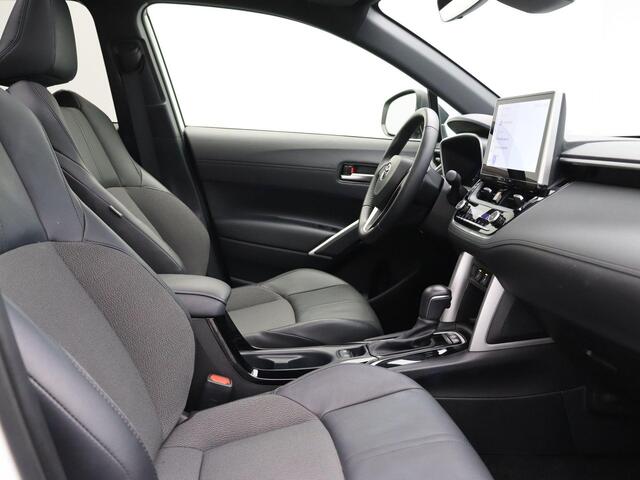 Toyota COROLLA Cross Hybrid 140 Style + Premium Pack II | 10 Jaar Garantie! | Stoelverwarming | Apple Carplay & Android Auto | Panoramadak |