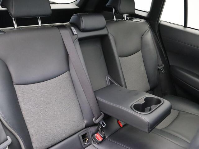 Toyota COROLLA Cross Hybrid 140 Style + Premium Pack II | 10 Jaar Garantie! | Stoelverwarming | Apple Carplay & Android Auto | Panoramadak |