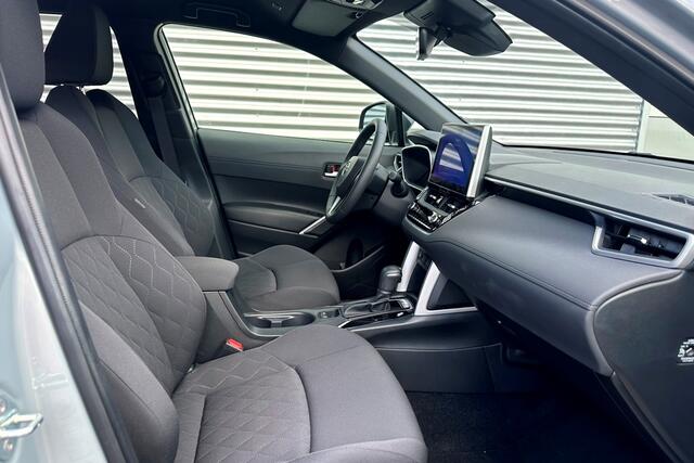 Toyota COROLLA Cross Hybrid 140 Team-D Manhattan Grey