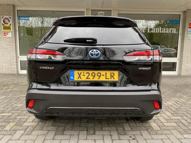 Toyota COROLLA Cross Hybrid 140 Style Audio instal+DAB/ Hoogte verst.bare stoel/Parkeersens. V+A/half lederen bekleding/ Navigatie/Achteruitrijcam./Stoelverw./Autom. Airco/Apple Carplay/Cruise Contr./Elektr.achterklep/Privacyglas/Led verl./Keyless Entry+Start/Dode hoek 