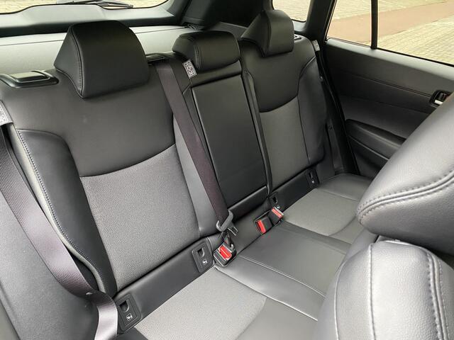 Toyota COROLLA Cross Hybrid 140 Style Audio instal+DAB/ Hoogte verst.bare stoel/Parkeersens. V+A/half lederen bekleding/ Navigatie/Achteruitrijcam./Stoelverw./Autom. Airco/Apple Carplay/Cruise Contr./Elektr.achterklep/Privacyglas/Led verl./Keyless Entry+Start/Dode hoek 