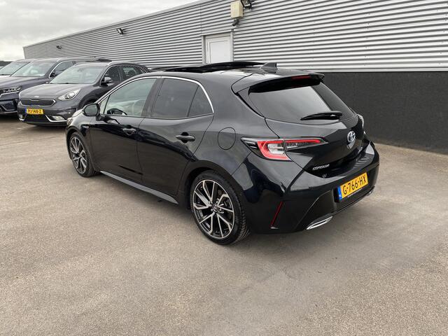 Toyota COROLLA 2.0 Hybrid Premium Panoramisch schuif-/kanteldak, trekhaak, navigatie Apple CarPlay/Android Auto, dodehoek detectie, head-up display, stoelverwarming