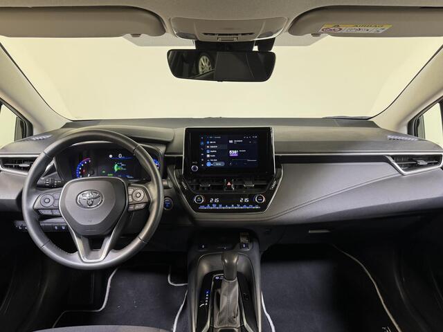 Toyota COROLLA Sedan 1.8 Hybrid Dynamic | NL-auto | Dealeronderhouden | Stoelverwarming | Cloud-navigatie |