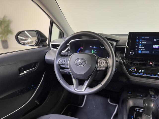 Toyota COROLLA Sedan 1.8 Hybrid Dynamic | NL-auto | Dealeronderhouden | Stoelverwarming | Cloud-navigatie |