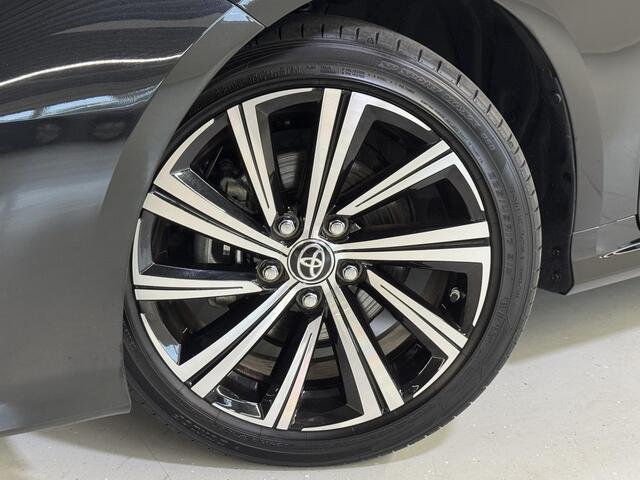 Toyota COROLLA Sedan 1.8 Hybrid Dynamic | NL-auto | Dealeronderhouden | Stoelverwarming | Cloud-navigatie |