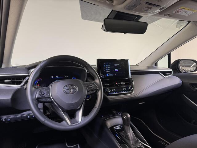 Toyota COROLLA Sedan 1.8 Hybrid Dynamic | NL-auto | Dealeronderhouden | Stoelverwarming | Cloud-navigatie |