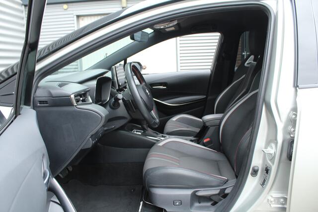 Toyota COROLLA Touring Sports 2.0 Hybrid 184pk GR-Sport NL-Auto NAP 10 Jaar Garantie Clima Cruise Carplay Camera Keyless 17"LMV Afn. Trekhaak