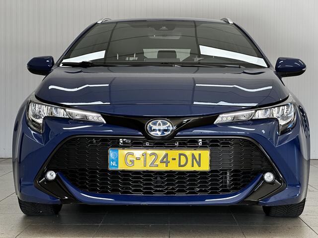 Toyota COROLLA Touring Sports 1.8 Hybrid First Edition/ Automaat/ Trekhaak/ Camera/ Zwarte-Hemel/ LED Koplampen/ Mirror-Link/ 17'' LMV/ Lane-Assist./ Grootlicht Assist./ Navi/ Cruise/ Bluetooth/ Multi. LEDER. Stuur/ LED Mistl./ Dakrails.