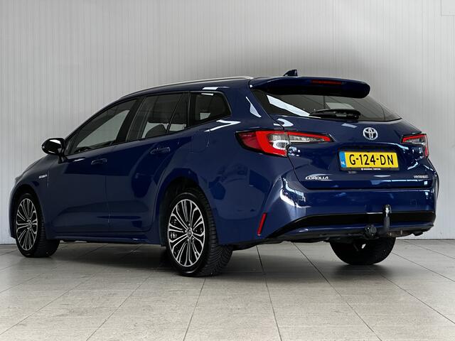 Toyota COROLLA Touring Sports 1.8 Hybrid First Edition/ Automaat/ Trekhaak/ Camera/ Zwarte-Hemel/ LED Koplampen/ Mirror-Link/ 17'' LMV/ Lane-Assist./ Grootlicht Assist./ Navi/ Cruise/ Bluetooth/ Multi. LEDER. Stuur/ LED Mistl./ Dakrails.