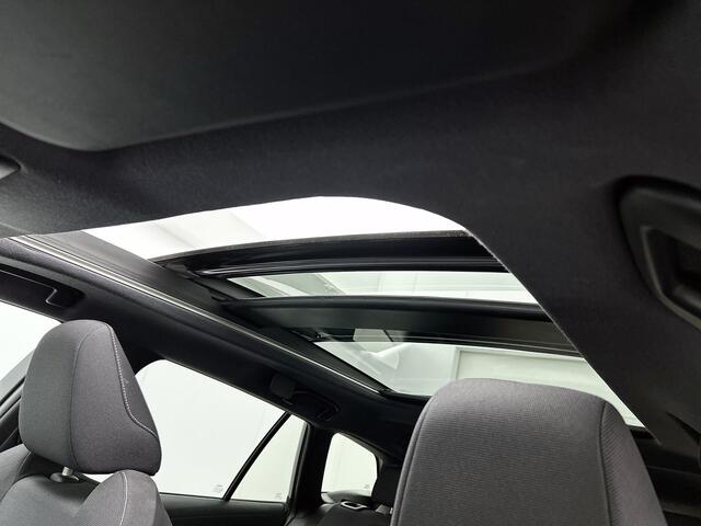 Toyota COROLLA Touring Sports 2.0 Hybrid Executive | Panoramadak | JBL | Navigatie | PDC voor en achter | Stoelverwarming |