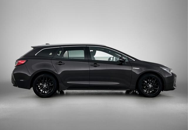 Toyota COROLLA Touring Sports 2.0 Hybrid Executive | Panoramadak | JBL | Navigatie | PDC voor en achter | Stoelverwarming |