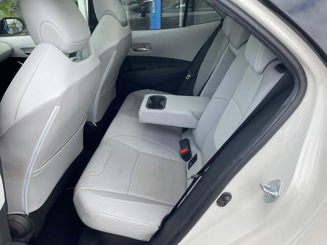 Toyota COROLLA 2.0 Hybrid Executive JBL Panoramadak Leer