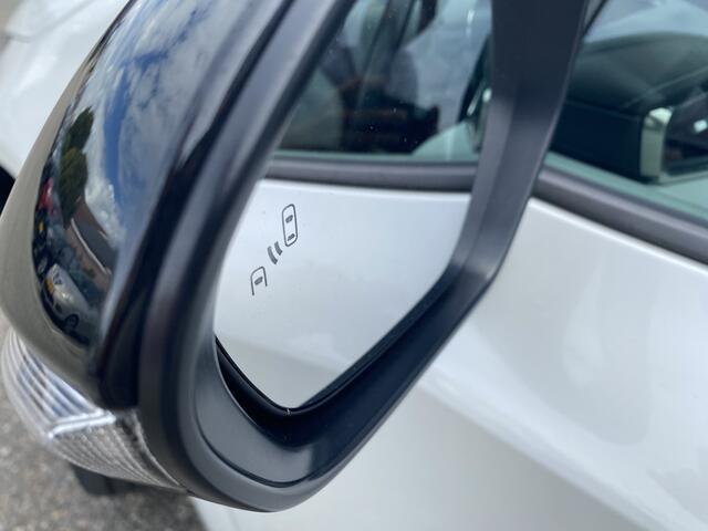 Toyota COROLLA 2.0 Hybrid Executive JBL Panoramadak Leer