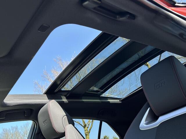 Toyota COROLLA Hybrid 140 GR Sport **PLUS PACK/ METAL OXIDE/ NIEUWE AUTO**