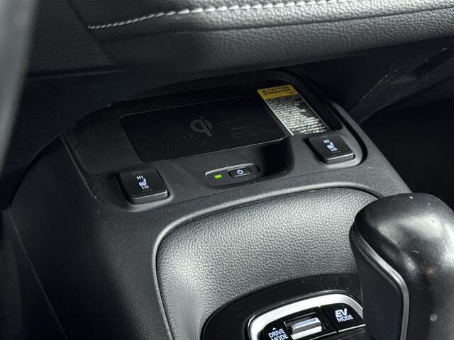 Toyota COROLLA Touring Sports 2.0 Hybrid Business Plus | NL-Auto | Apple Carplay -/ Android Auto | Stoelverwarming |