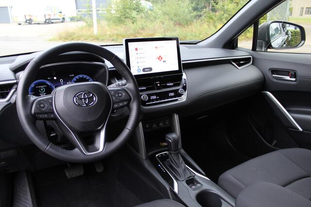 Toyota COROLLA Cross 1.8 Hybrid 140 Style Plus | Rijklaar | Stoel-/stuurverw. | El.achterklep | Keyless | Adap.cruise | LED | Parkeersens. v+a | Apple/Android | Navi