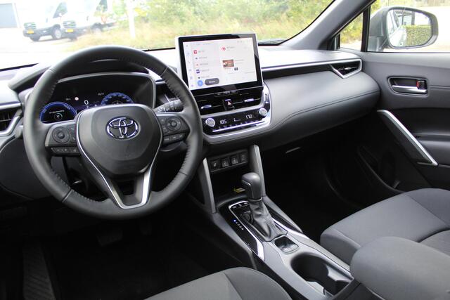 Toyota COROLLA Cross 1.8 Hybrid 140 Style Plus | Rijklaar | Stoel-/stuurverw. | El.achterklep | Keyless | Adap.cruise | LED | Parkeersens. v+a | Apple/Android | Navi