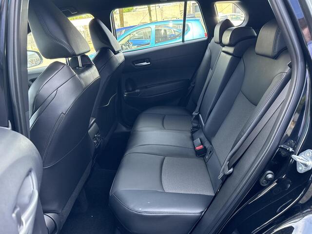 Toyota COROLLA Cross Hybrid 200 Style **NAVIGATIE/ DODEHOEK DETECTIE/ STOEL EN STUURWIELVERWARMING/ PARKEERSENSOREN**