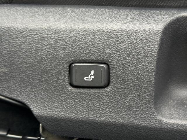 Toyota COROLLA Touring Sports 1.8 Hybrid Dynamic **KEYLESS/ STOELVERWARMING/ APPLE CARPLAY/ LENDENSTEUN VERSTELBAAR/ GARANTIE**