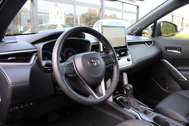 Toyota COROLLA Cross Hybrid 200 Executive Bi-Tone | Rijklaar | Stoel/stuur-verwarming | Elek klep | Apple/Android | Navi | 360 camera
