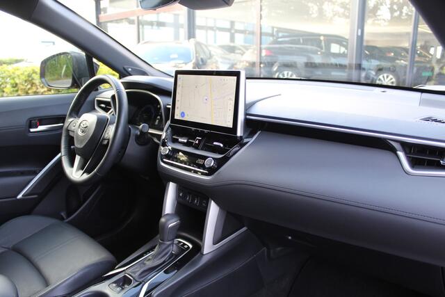 Toyota COROLLA Cross Hybrid 200 Executive Bi-Tone | Rijklaar | Stoel/stuur-verwarming | Elek klep | Apple/Android | Navi | 360 camera