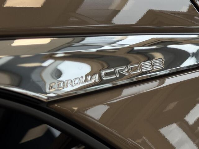 Toyota COROLLA Cross Hybrid 180 Dynamic MJ25 | nieuw op voorraad | Elektr. klep | Dodehoek sensor | Stoel-stuur verw. |