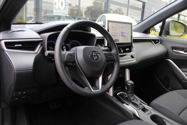 Toyota COROLLA Cross 1.8 Hybrid 140 Style Plus | Rijklaar | Stoel-/stuurverw. | El.achterklep | Keyless | Adap.cruise | LED | Parkeersens. v+a | Apple/Android | Navi