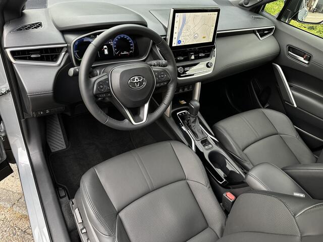 Toyota COROLLA Cross 2.0 Hybrid 200pk Automaat Executive l PANO-DAK l LEDER l ACC l BLIS l ECC l NAVI l LED l JBL.