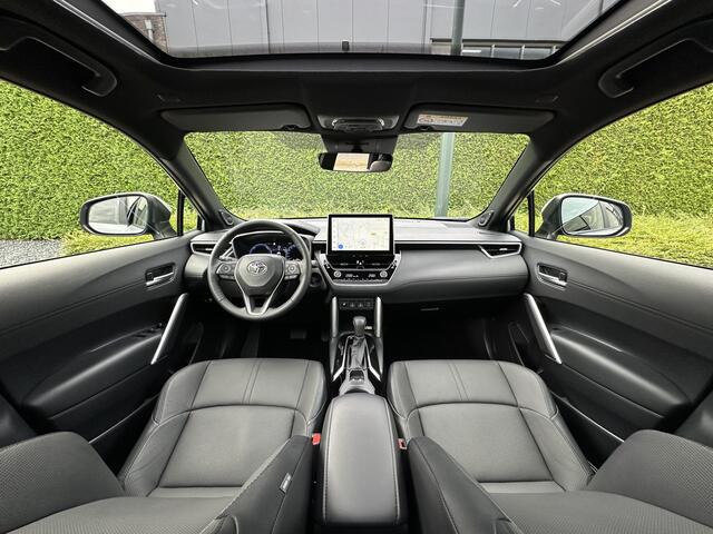 Toyota COROLLA Cross 2.0 Hybrid 200pk Automaat Executive l PANO-DAK l LEDER l ACC l BLIS l ECC l NAVI l LED l JBL.