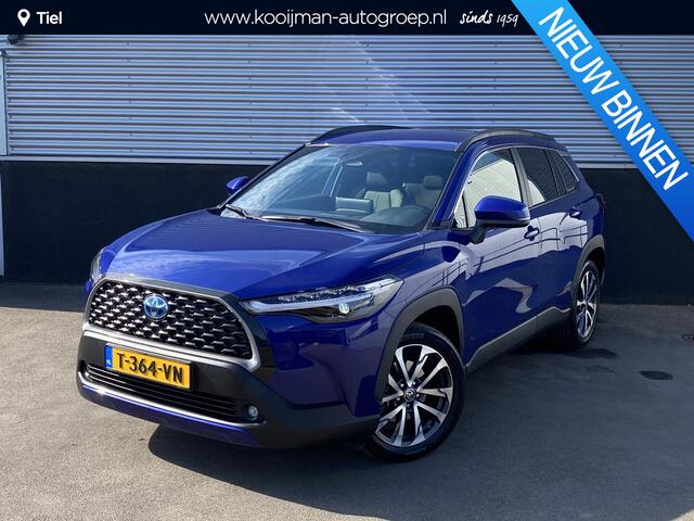 Toyota COROLLA Cross 2.0 High Power Hybrid First Edition CVT automaat Nieuw geleverd en onderhouden ! Auto vol luxe! incl: Apple CarPlay/Android Auto, Trekhaak 13-polig, achteruitrij camera, parkeersensoren, dodehoek detectie, navigatie, Apple CarPlay/Android Auto, stoe