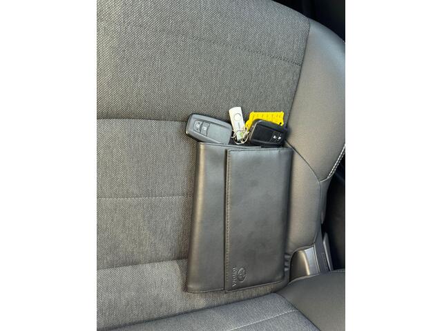 Toyota COROLLA Touring Sports 1.8 Hybrid Business + Automaat / Navigatie via Apple Carplay of Android Auto / Achteruitrijcamera / Climate control / Cruise Control / Lichtmetalen Velgen / Adaptieve Cruise Control /