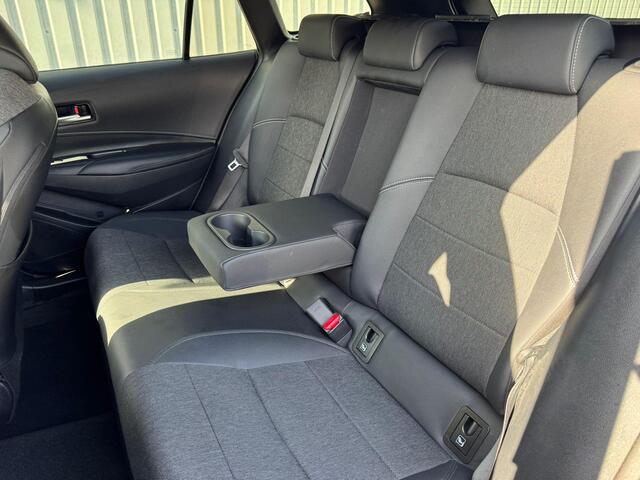 Toyota COROLLA Touring Sports 1.8 Hybrid Business + Automaat / Navigatie via Apple Carplay of Android Auto / Achteruitrijcamera / Climate control / Cruise Control / Lichtmetalen Velgen / Adaptieve Cruise Control /